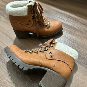 Women’s Size 7 Faux Fur Heeled Boot.